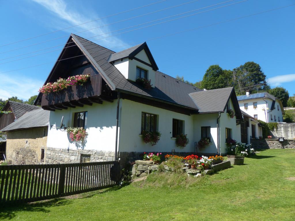 Hotel Bizoni Dvur Retenice Exterior foto